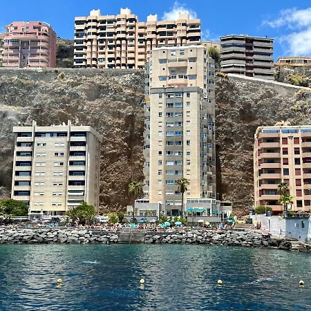 Artistic Beachfront Apartment *