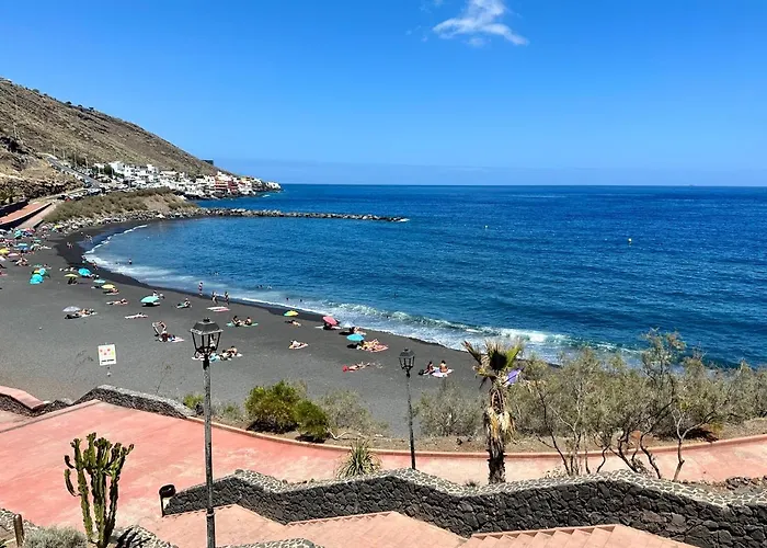 Artistic Beachfront Apartament Radazul