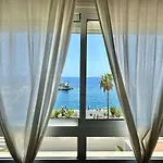 Apartment Artistic Beachfront Radazul