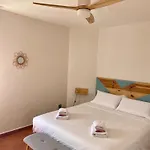Apartment Artistic Beachfront *