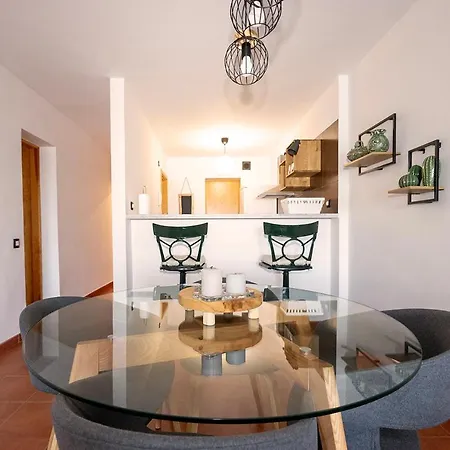 Artistic Beachfront Appartamento