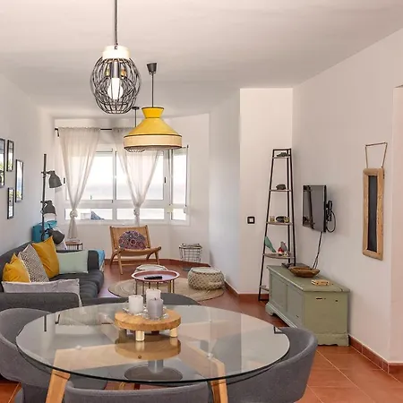 Artistic Beachfront Apartman