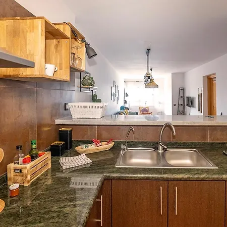 Artistic Beachfront Appartamento *