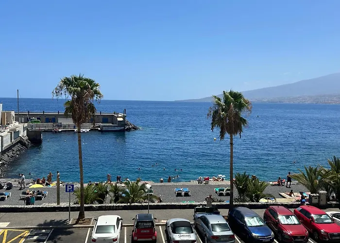 Artistic Beachfront דירה *