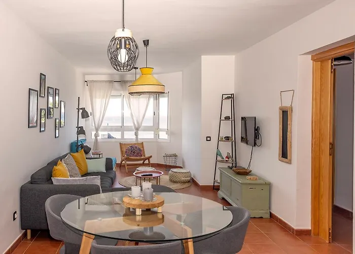 Artistic Beachfront Apartamento